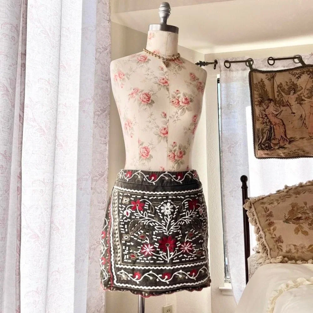green floral embroidered mini‎ skirt